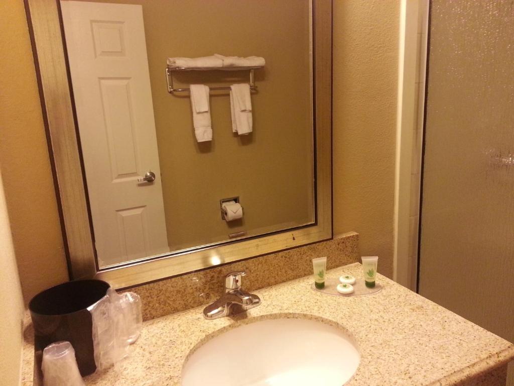 Howard Johnson By Wyndham Odessa Tx Oda fotoğraf